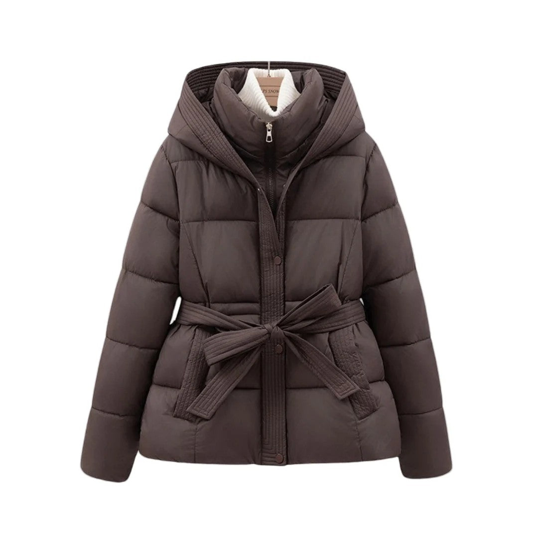 Damski płaszcz zimowy z kapturem i paskiem w talii