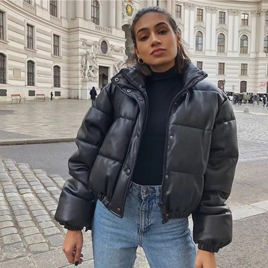 Damska kurtka puchowa o skórzanym wyglądzie