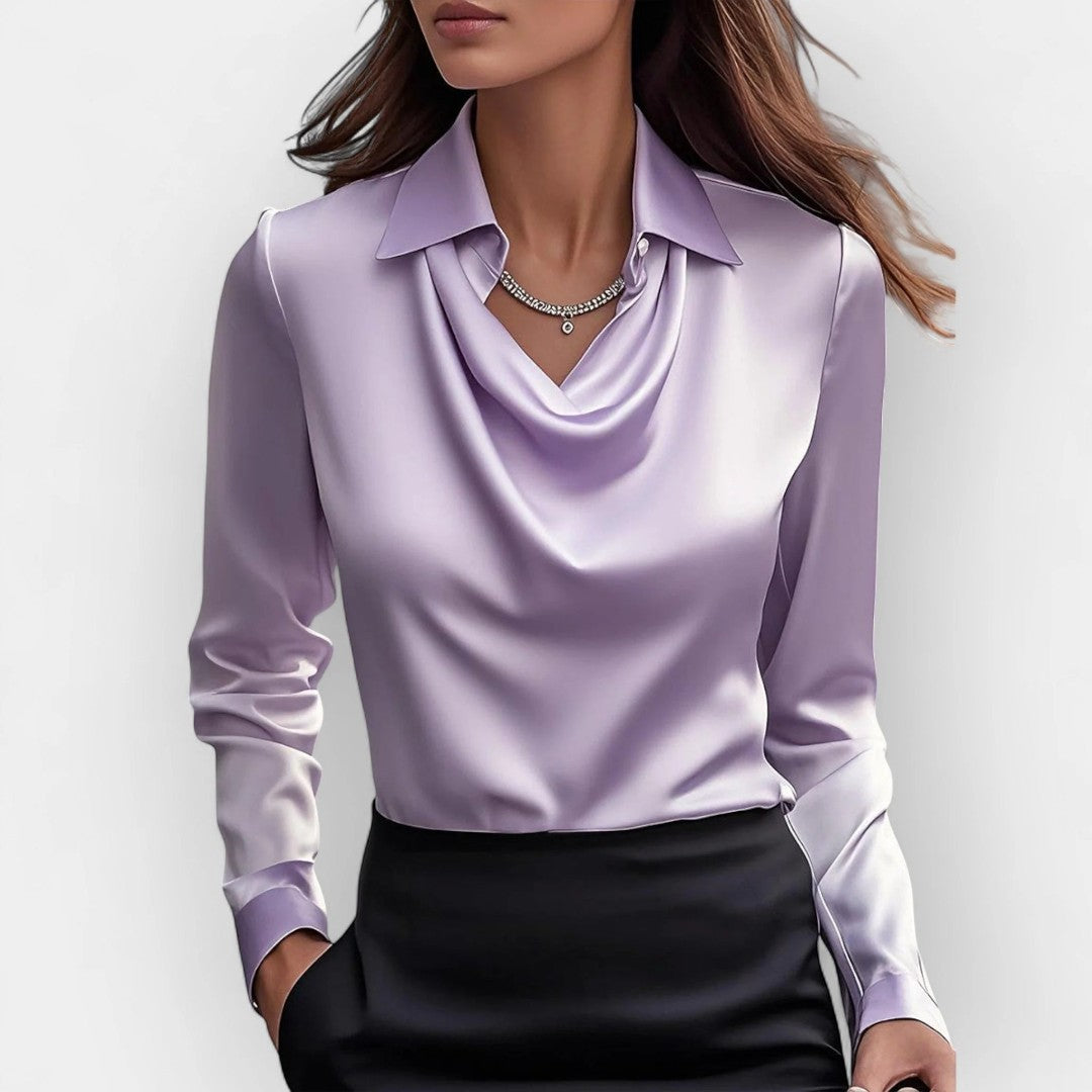 Damska bluzka z długim rękawem i kołnierzem wodnym