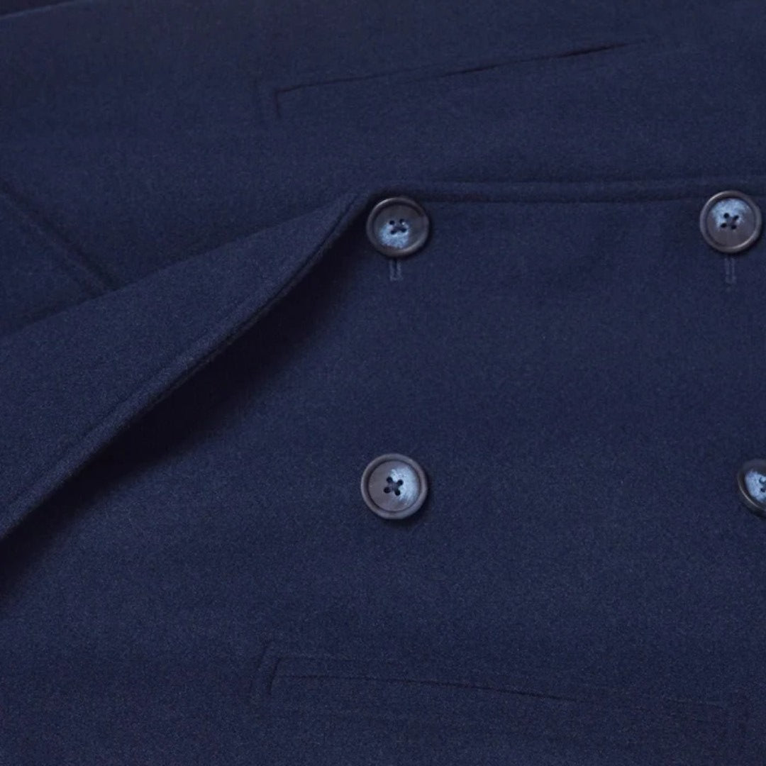 Krótki damski zimowy płaszcz typu double-breasted