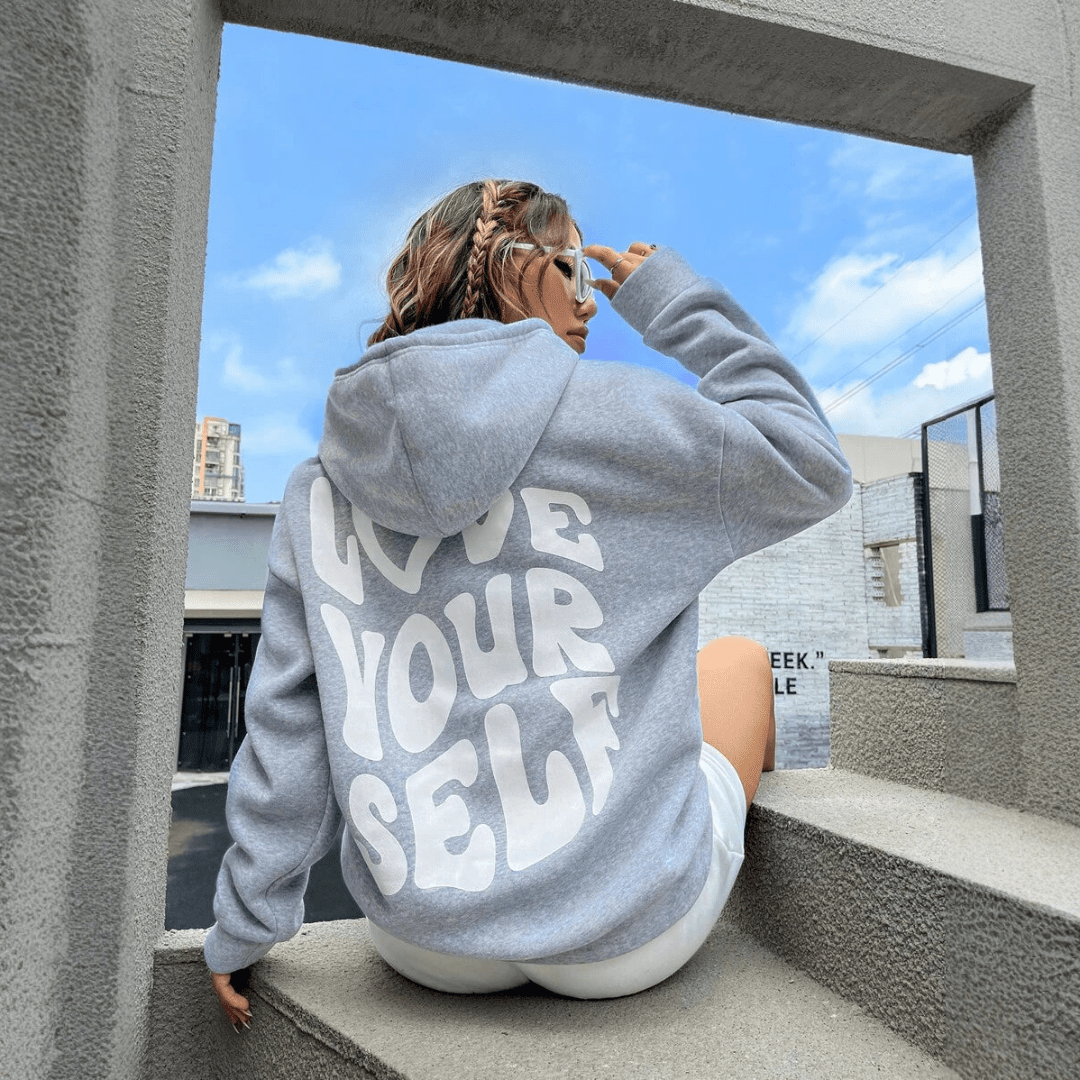 Bluza damska z kapturem i nadrukiem tekstowym - Szary