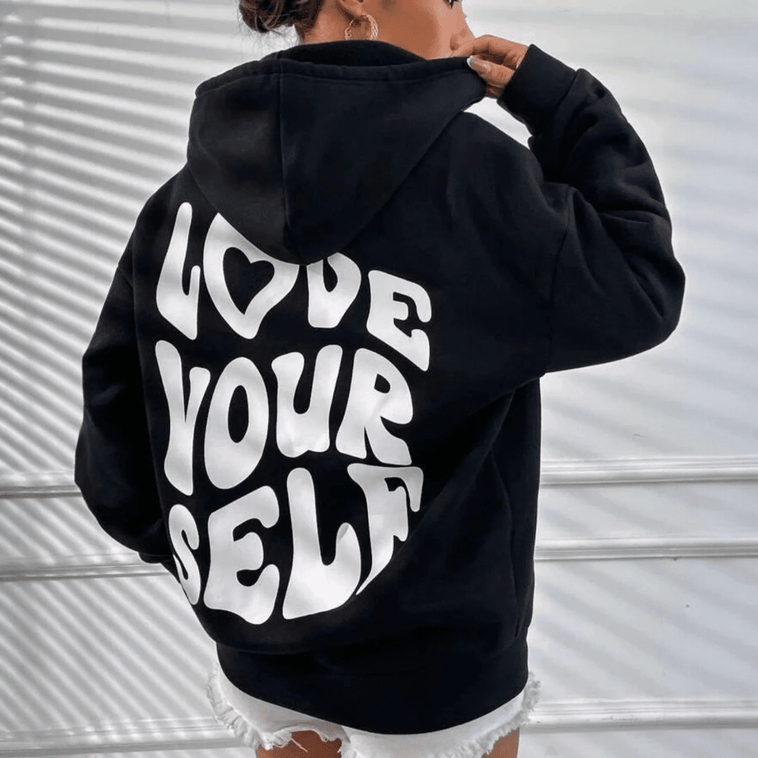 Bluza damska z kapturem i nadrukiem tekstowym - Czarny