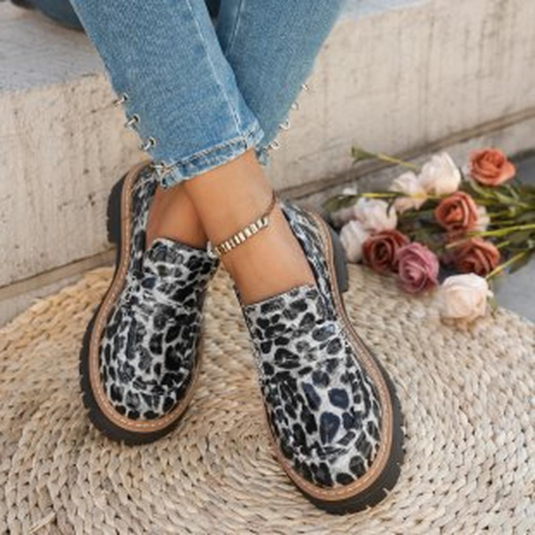 Damskie loafersy z detalem zapięcia z przodu
