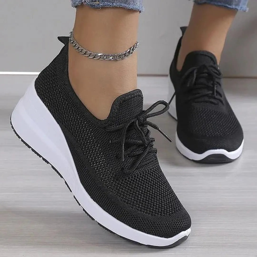 Damskie sneakersy z elastyczną podeszwą i sportowym wyglądem - Czarny