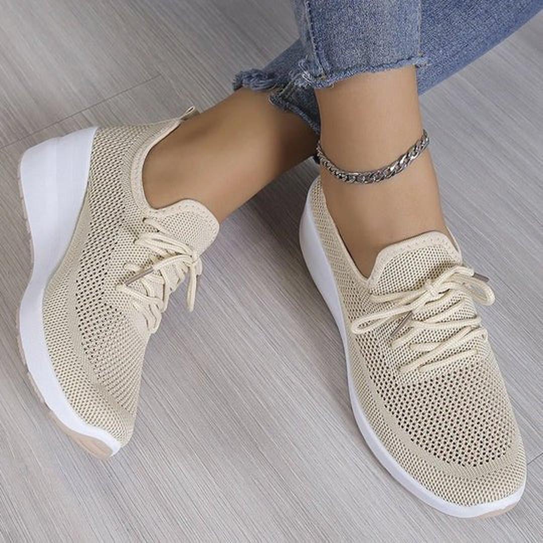 Damskie sneakersy z elastyczną podeszwą i sportowym wyglądem - Czarny