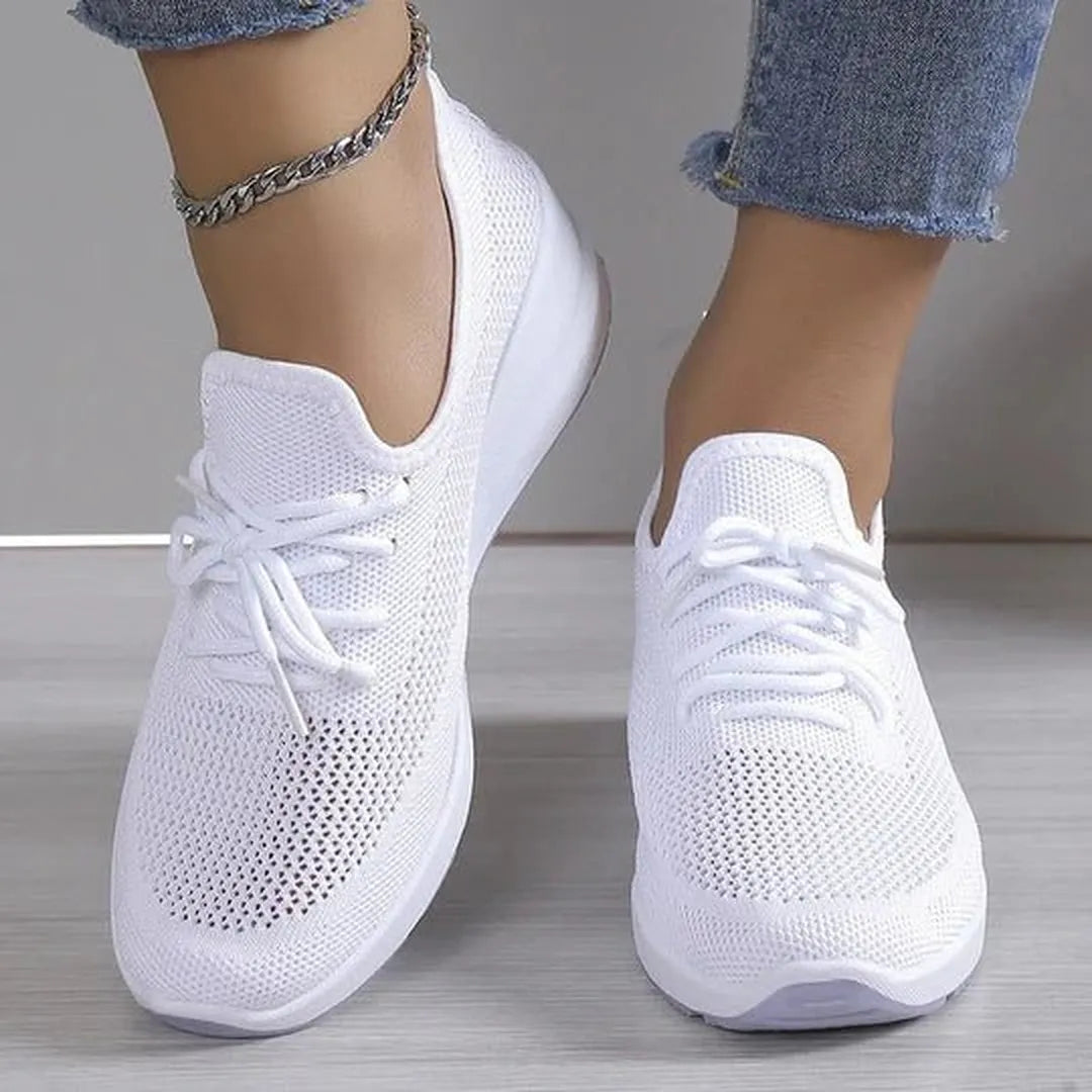 Damskie sneakersy z elastyczną podeszwą i sportowym wyglądem - Czarny