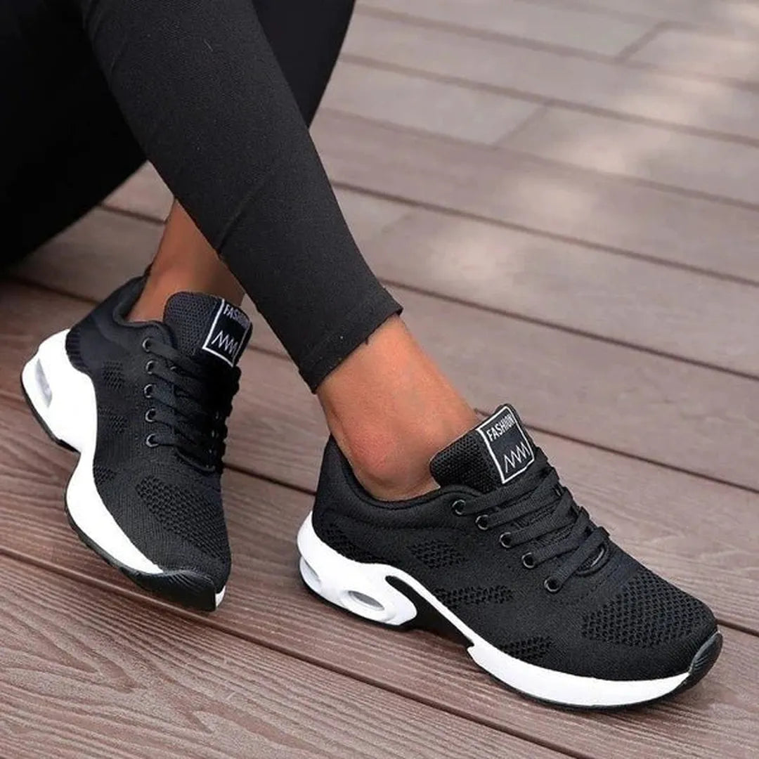Damskie sneakersy z perforowaną cholewką