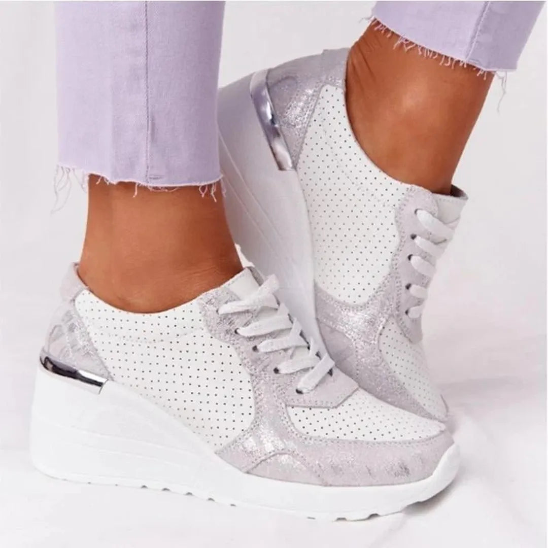Damskie sneakersy z perforowanymi panelami bocznymi