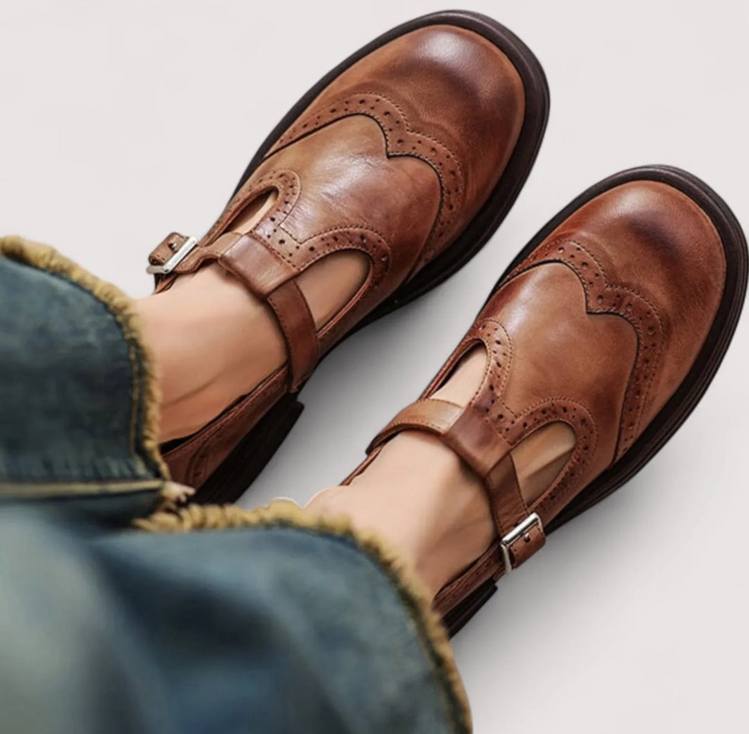 Damskie buty z paskiem w kształcie litery T i zapięciem na klamrę