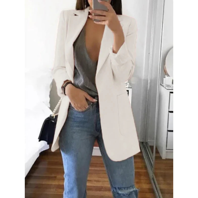 Marynarka Damska o Dopasowanym Kroju i Klasycznym Stylu