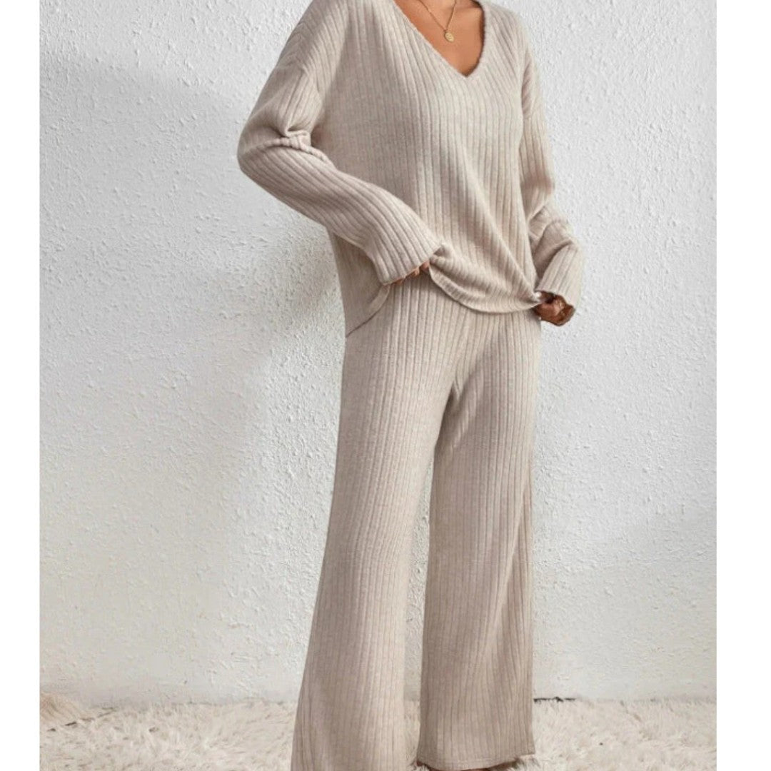 Damski prążkowany komplet dresowy o swobodnej formie