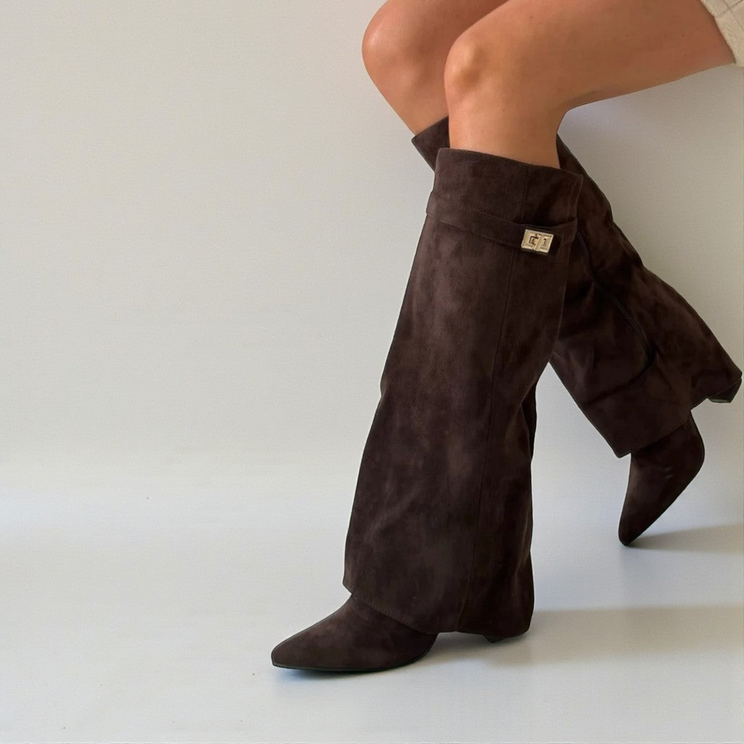 Wysokie kozaki damskie z detalem typu flap