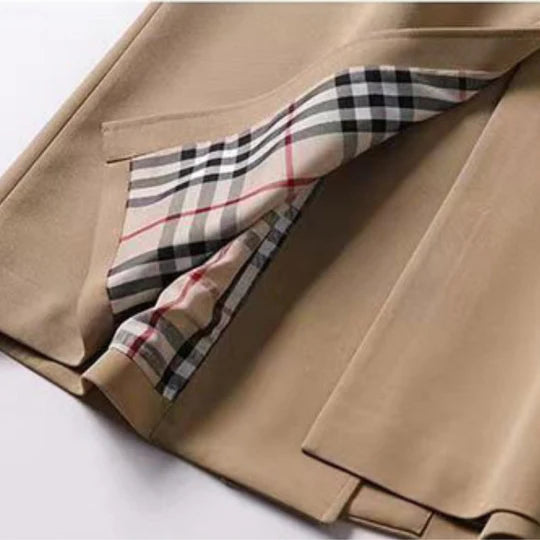 Długi płaszcz damski typu trench z regulowanym paskiem w talii