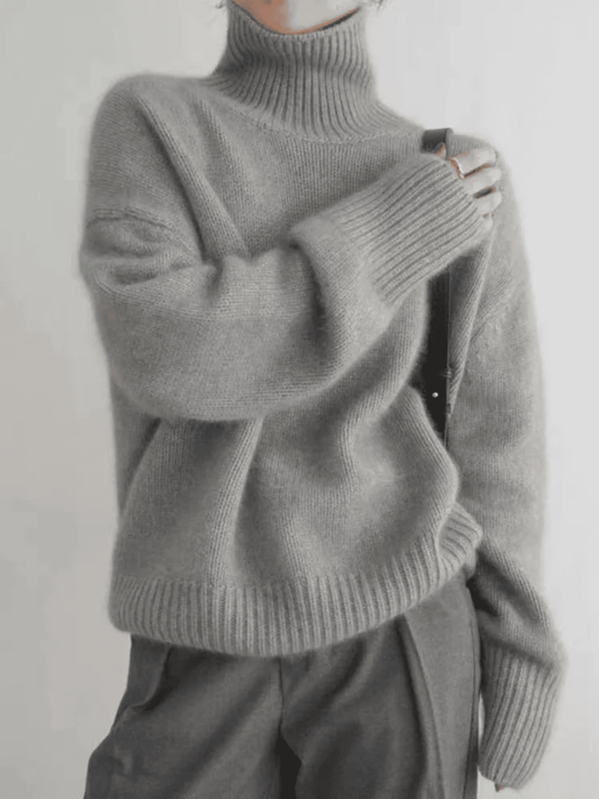 Sweter Damski Oversize - Wysoki Golf i Długie Mankiety