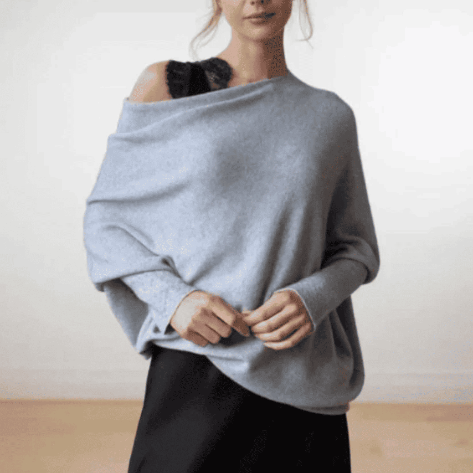 Sweter Damski z Dekoltem w Łódkę - Luźny Fason z Odkrytym Ramieniem