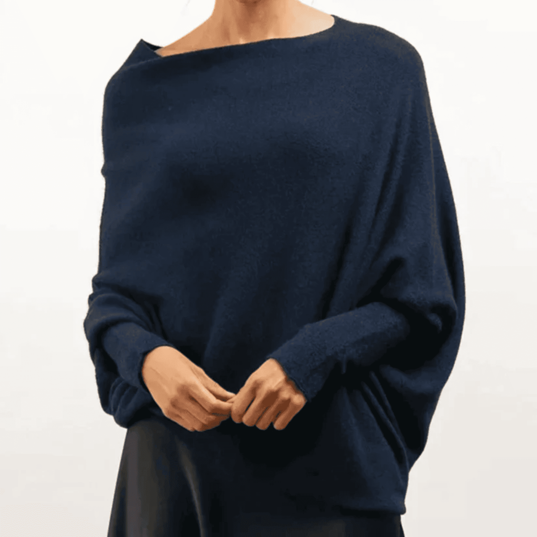 Sweter Damski z Dekoltem w Łódkę - Luźny Fason z Odkrytym Ramieniem