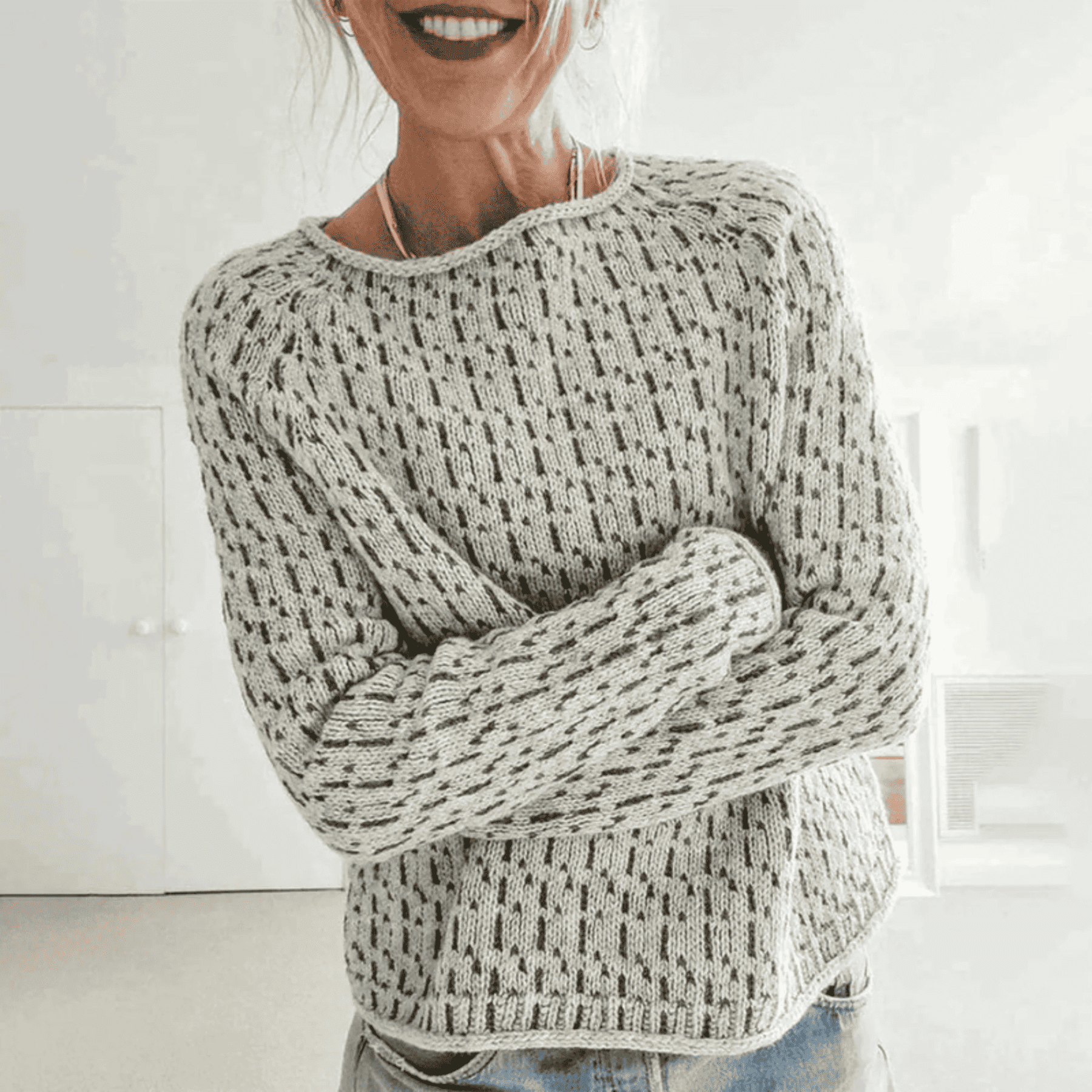 Sweter Damski z Drobnym Wzorem - Prążkowane Wykończenia