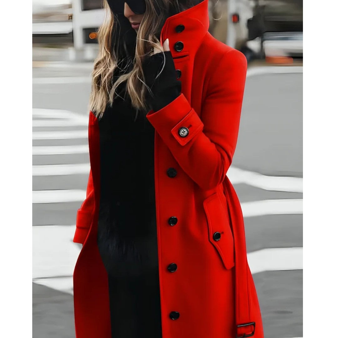 Damski długi płaszcz zimowy z wysokim kołnierzem i paskiem