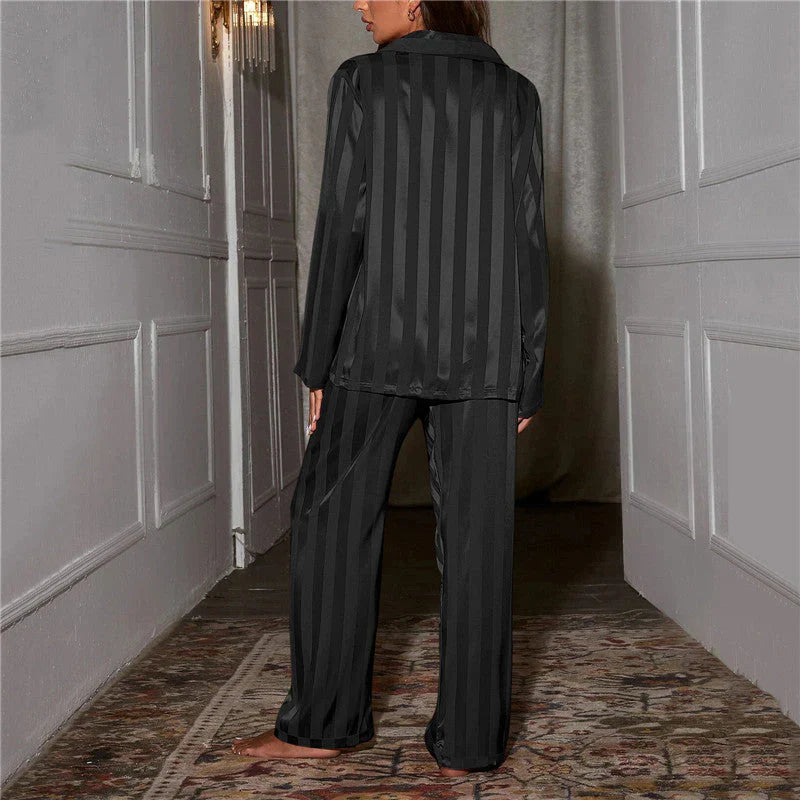 Dwuczęściowa piżama damska z delikatnym połyskiem