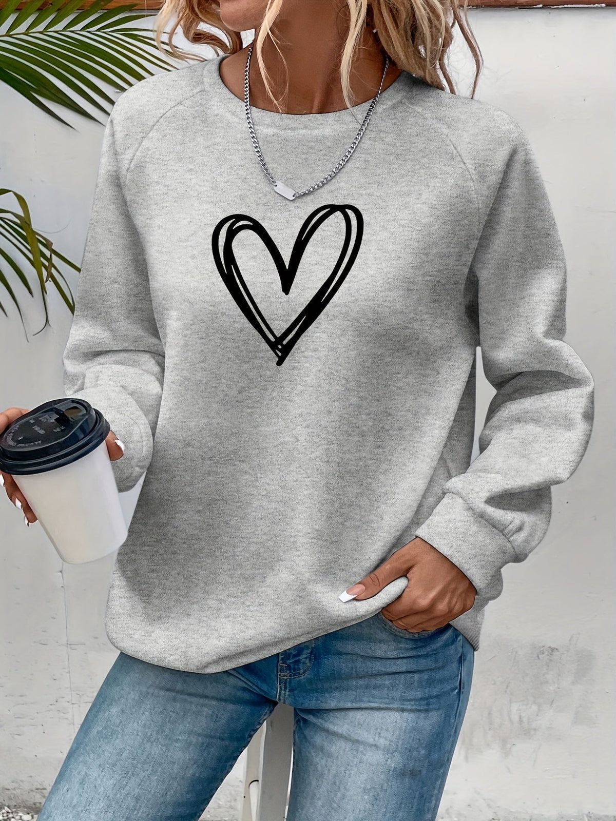 Bluza Damska - Luźny Fason z Okrągłym Dekoltem i Motywem Serca