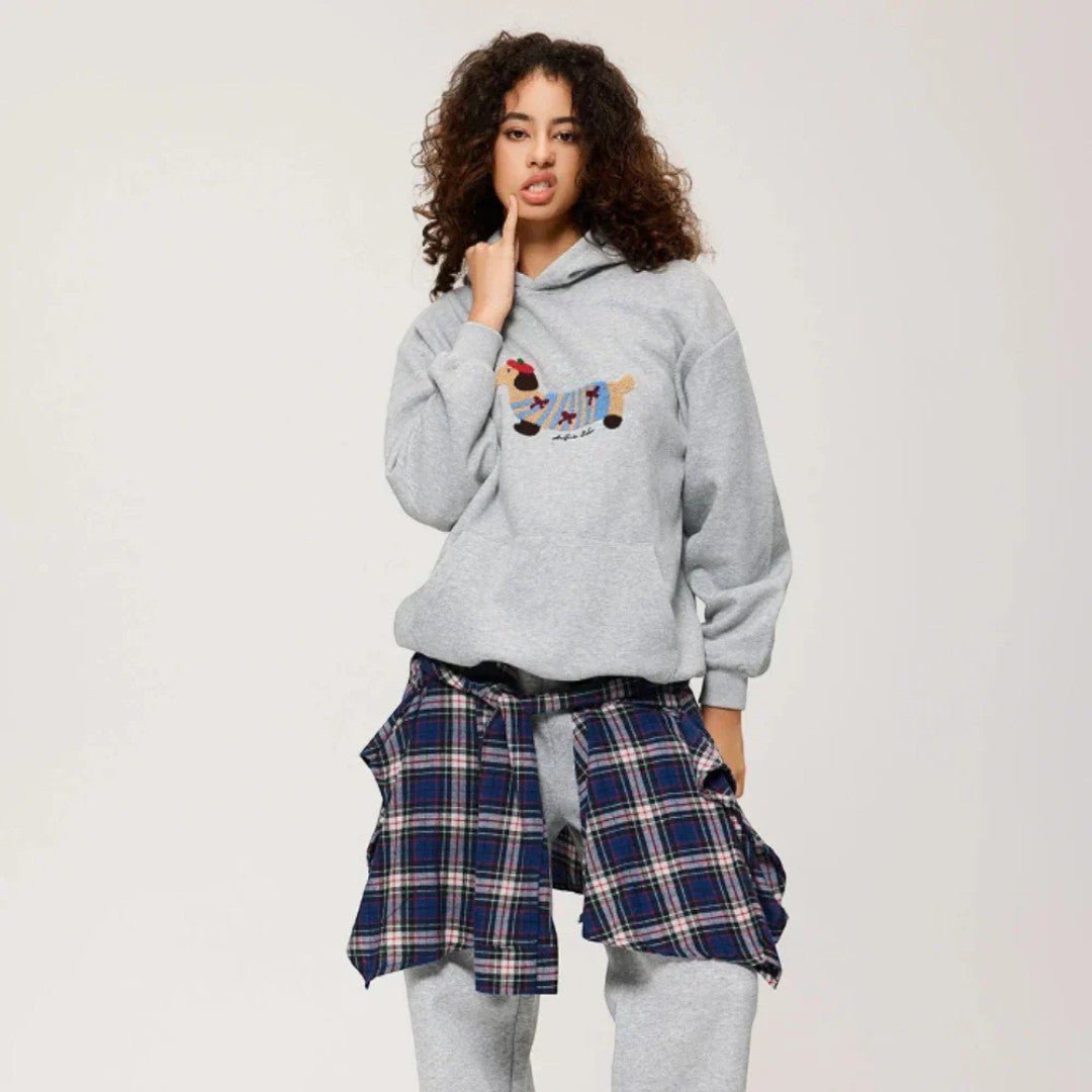 Damska bluza z kapturem i motywem psa o swobodnym fasonie - Biały