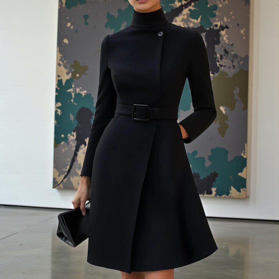 Damska sukienka w kształcie A z paskiem i wysoką stójką - Czarny