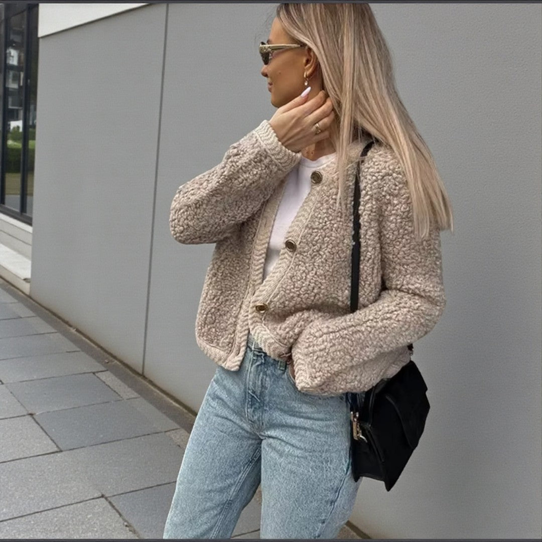 Damski zimowy kardigan o wyraźnej strukturze i zapięciu na guziki - Beżowy