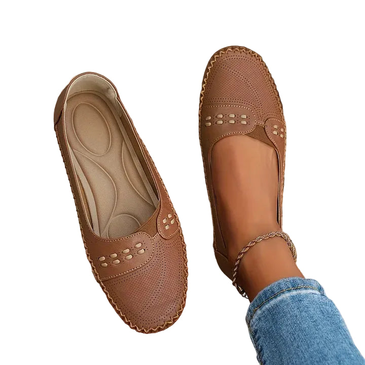 Damskie buty wsuwane z teksturowaną cholewką
