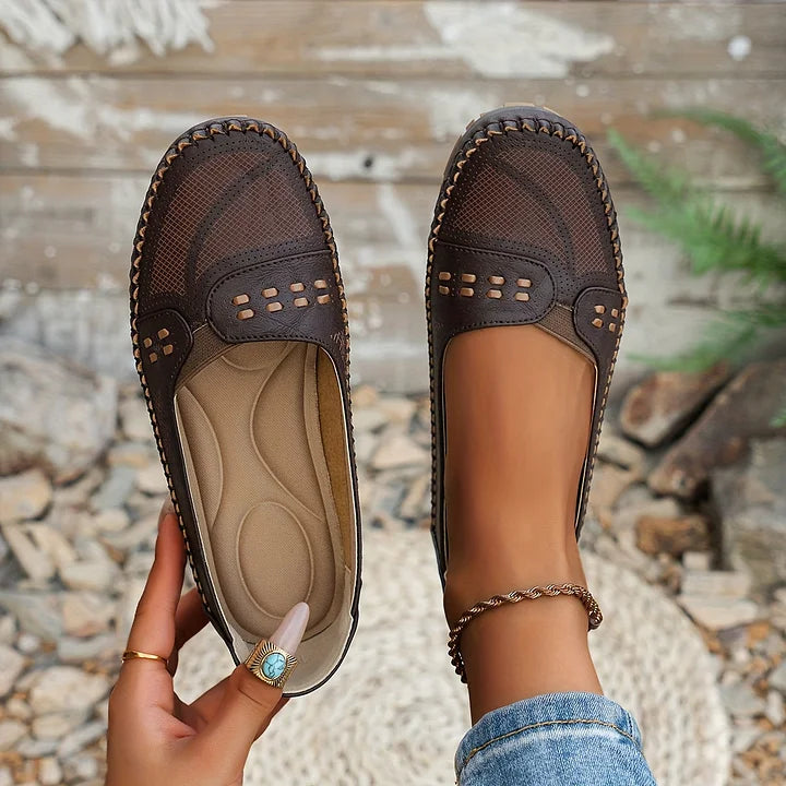 Damskie buty wsuwane z teksturowaną cholewką
