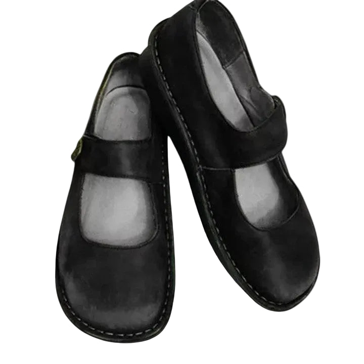 Damskie buty z zaokrąglonym noskiem i paskiem z guzikiem