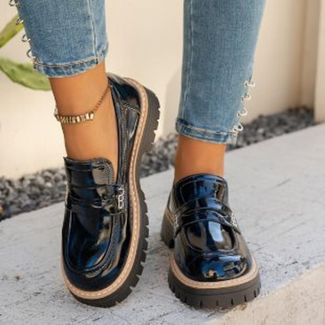 Damskie loafersy z detalem zapięcia z przodu