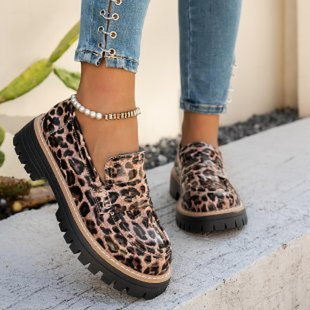 Damskie loafersy z detalem zapięcia z przodu