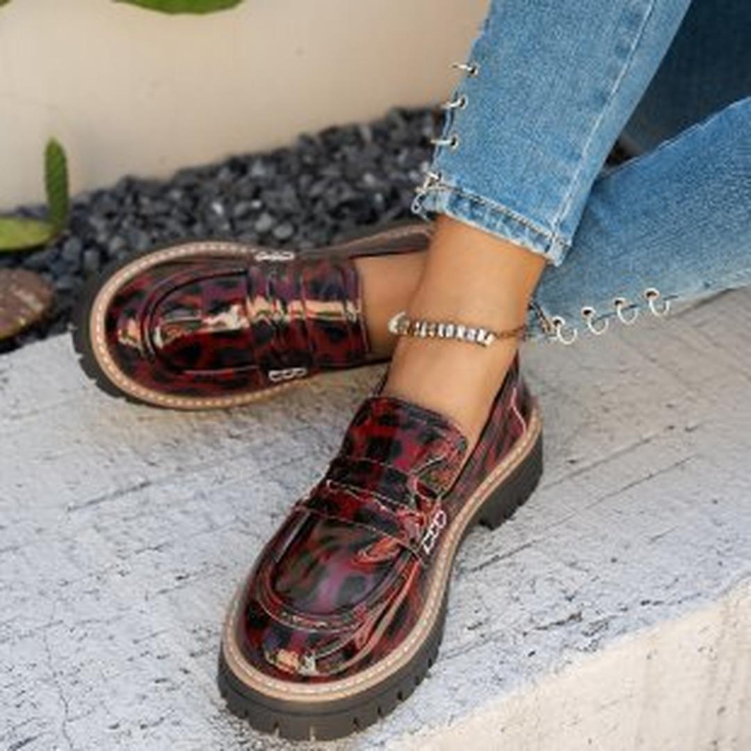 Damskie loafersy z detalem zapięcia z przodu