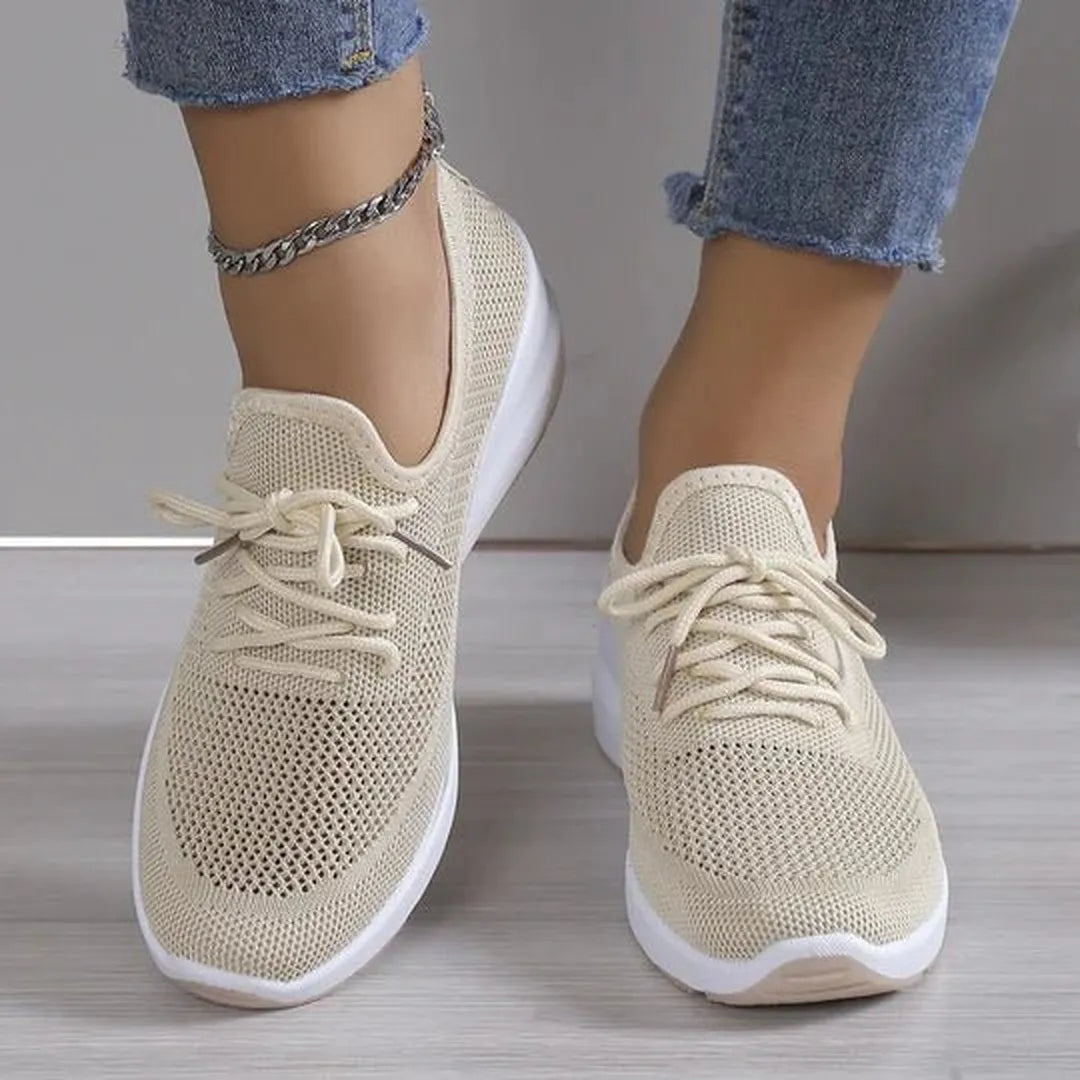 Damskie sneakersy z elastyczną podeszwą i sportowym wyglądem - Czarny