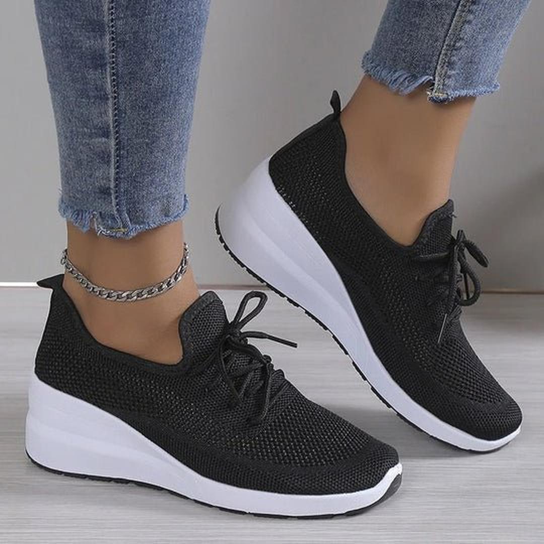 Damskie sneakersy z elastyczną podeszwą i sportowym wyglądem - Czarny