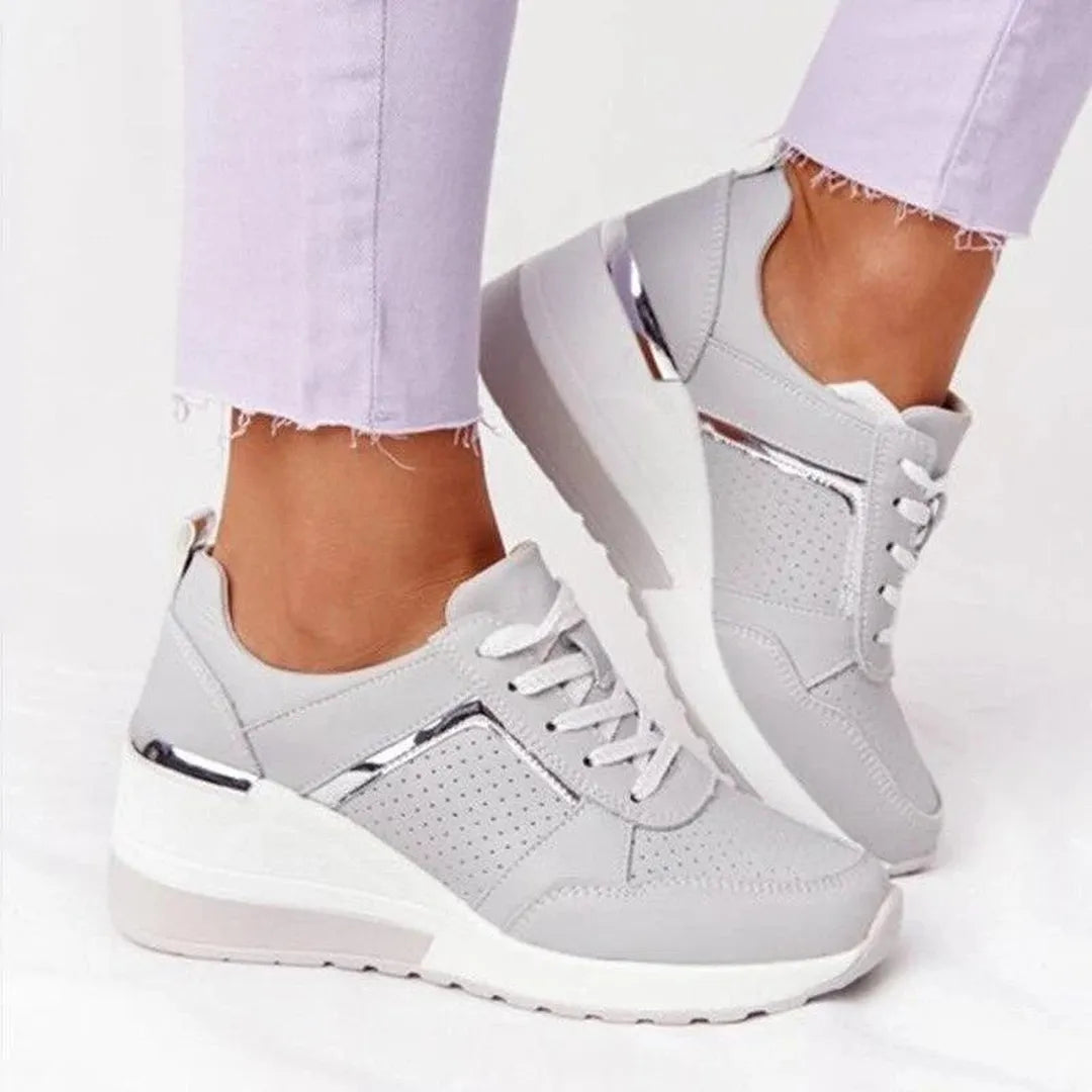 Damskie sneakersy z perforowanymi panelami bocznymi