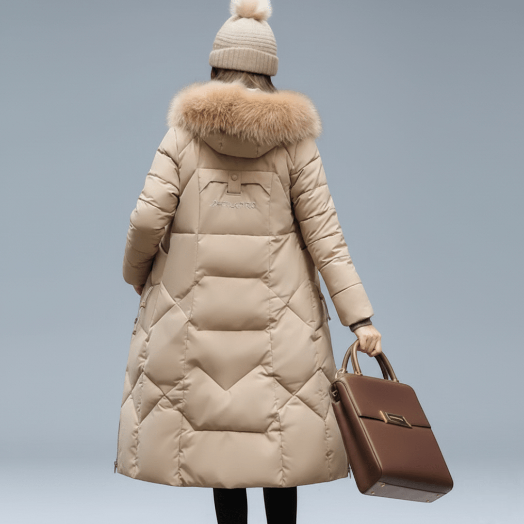 Długi damski płaszcz zimowy z regulowanym kapturem - Czerwony