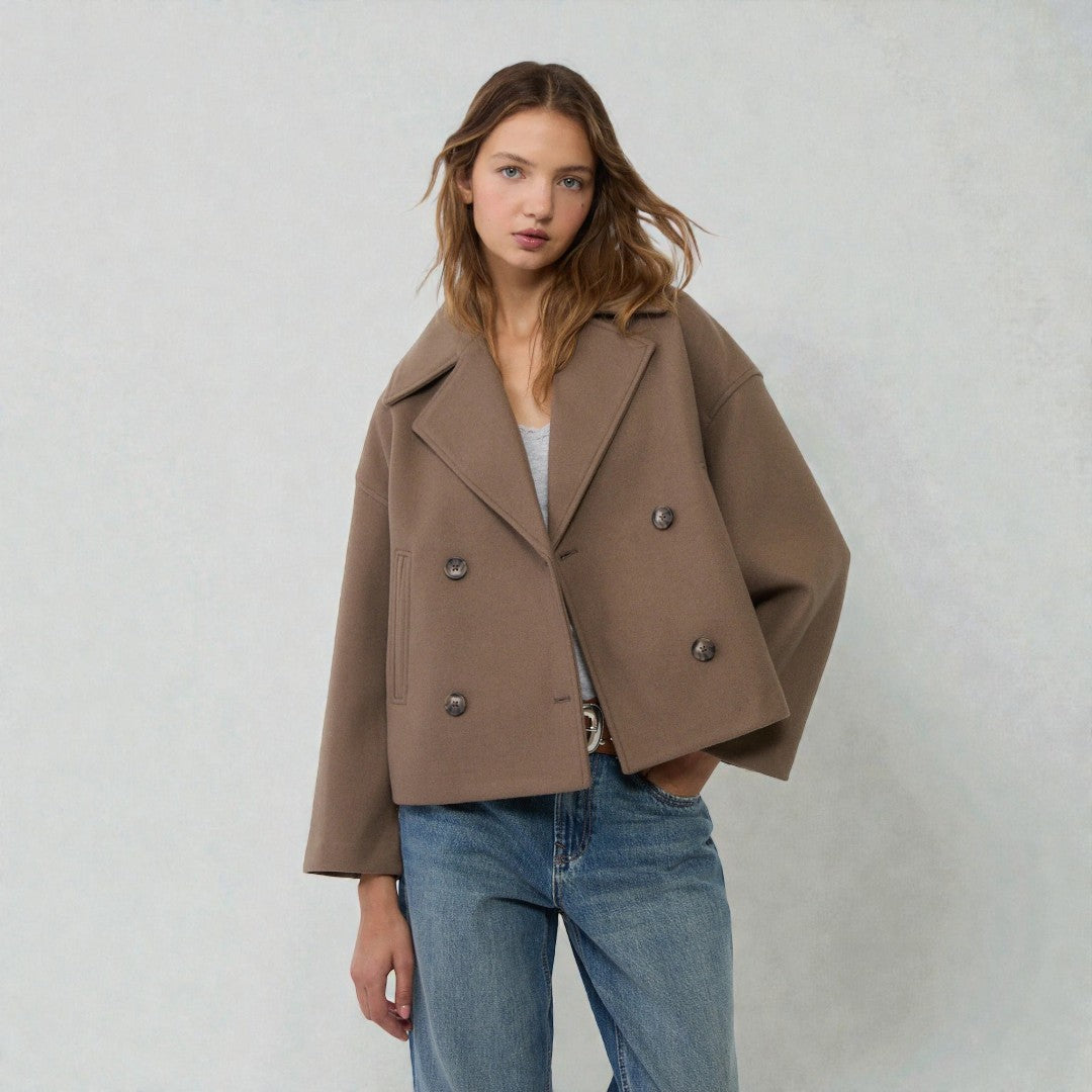 Krótki damski zimowy płaszcz typu double-breasted